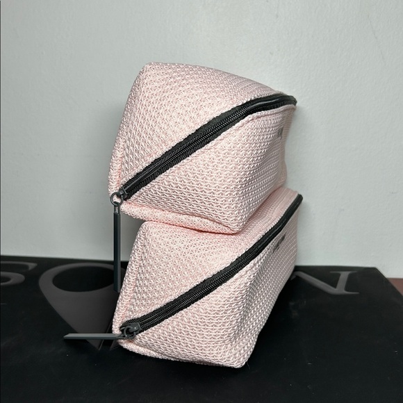 2/$10 Lancôme cosmetic bag - Picture 4 of 5